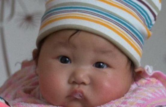 宝宝吐泡泡如何判断是不是肺炎,怎么判断宝宝吐泡泡是不是肺炎