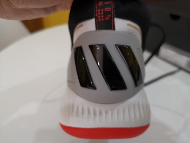 罗斯10玫瑰10年配色,玫瑰10年篮球鞋