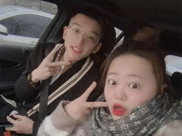 为抓住爱情,小伙将94斤女友喂胖到200斤,生娃后两人更甜蜜