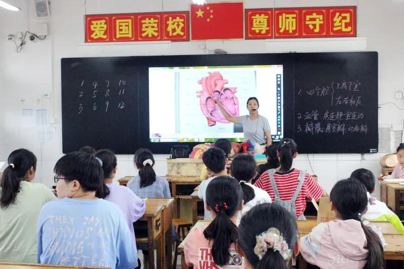 太嗨了！十足趣味+七彩梦想=百分快乐！