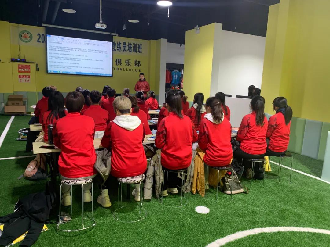 足球女裁判员,西安女子足球培训班