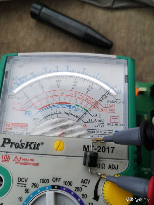 牙科口腔全景机一开机就跳闸，小伙子看一眼就知道哪儿坏了……