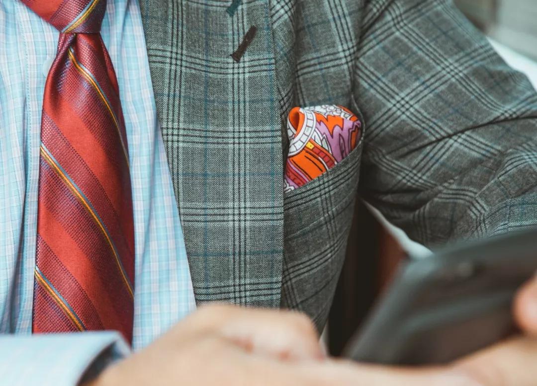 选择领带和打领带应注意哪些方面,领带如何正确选择