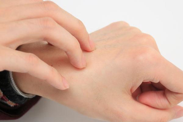 身上皮肤长软软的圆圆的肉粒,腋下皮肤黑色长小肉粒怎么治疗