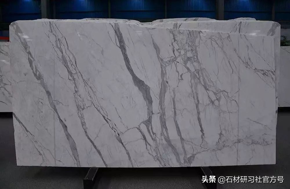 怎么区分大理石雪花白还是鱼肚白,鱼肚白和珍珠白的区别