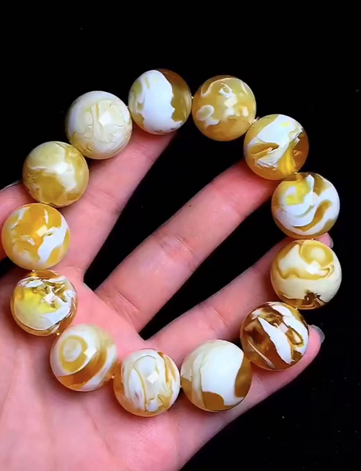 最好的蜜蜡是什么蜜蜡,蜜蜡瓷白是哪种颜色