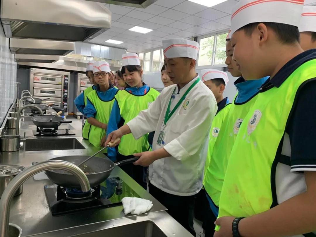 成都有哪些学校不上网课,成都校风差的学校