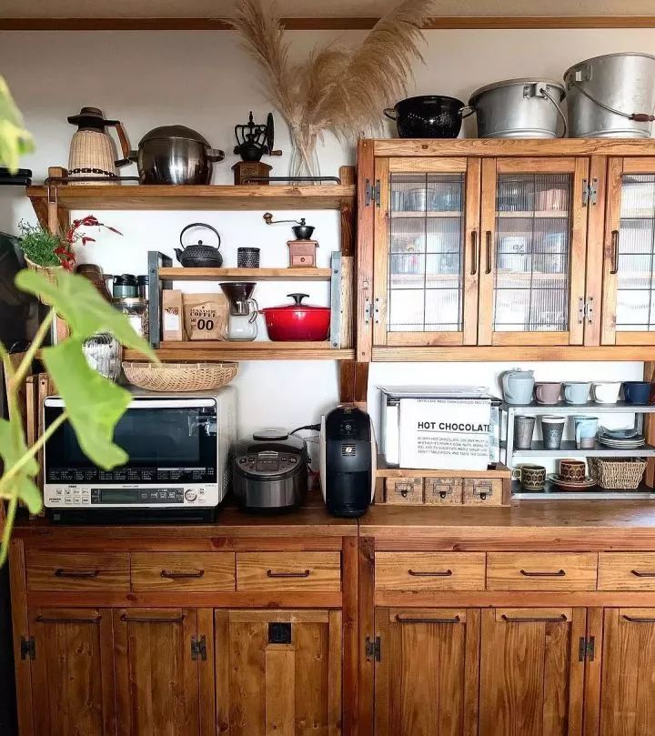 80后夫妇将破旧小宅爆改“复古咖啡厅”，95%家具都是自己打造