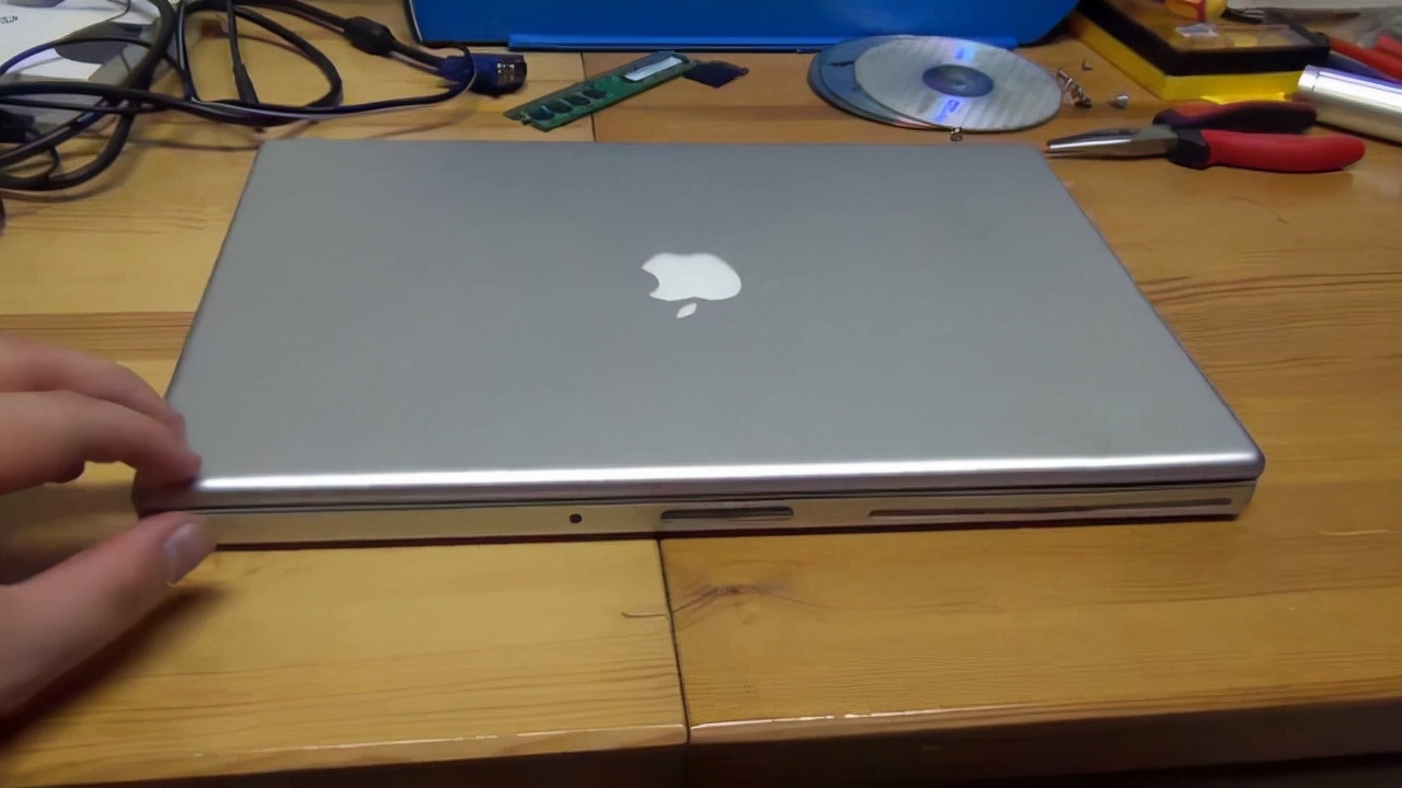 经典电脑回顾篇：苹果逼格进化史：MacBook