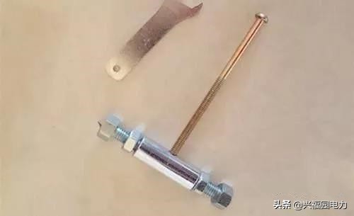 墙上插座松动怎么处理,墙上插座松动了怎么办