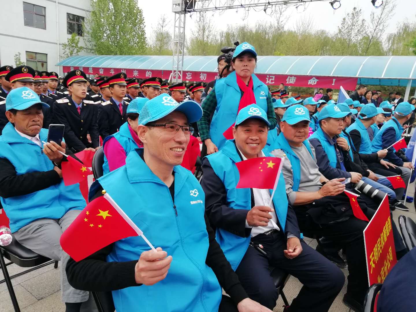 中国梦劳动美工会情河南省总工会等单位送戏进京慰问河南务工人员