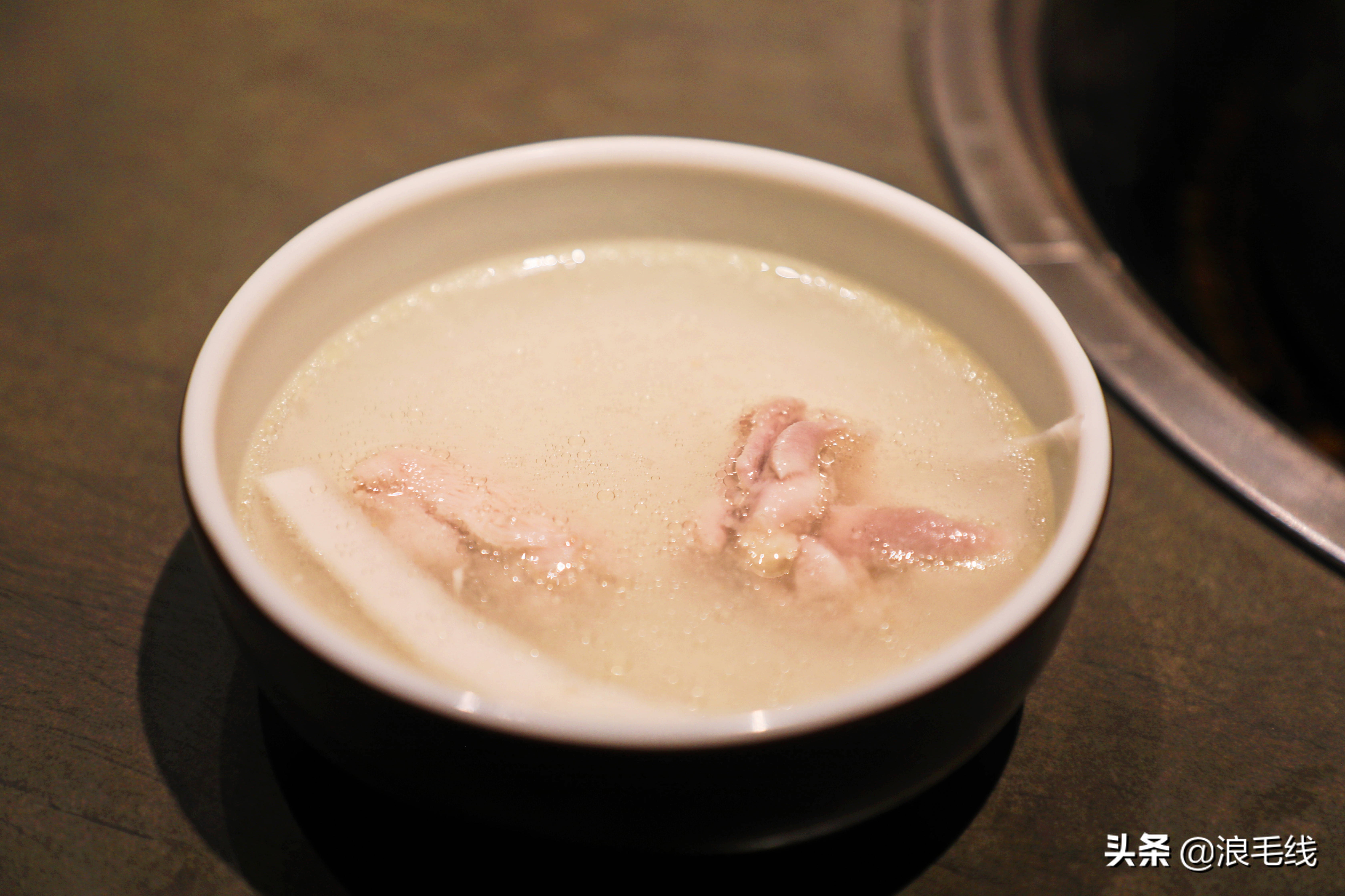 李现拍戏住的三亚酒店多少钱一晚,住韩商言同款酒店