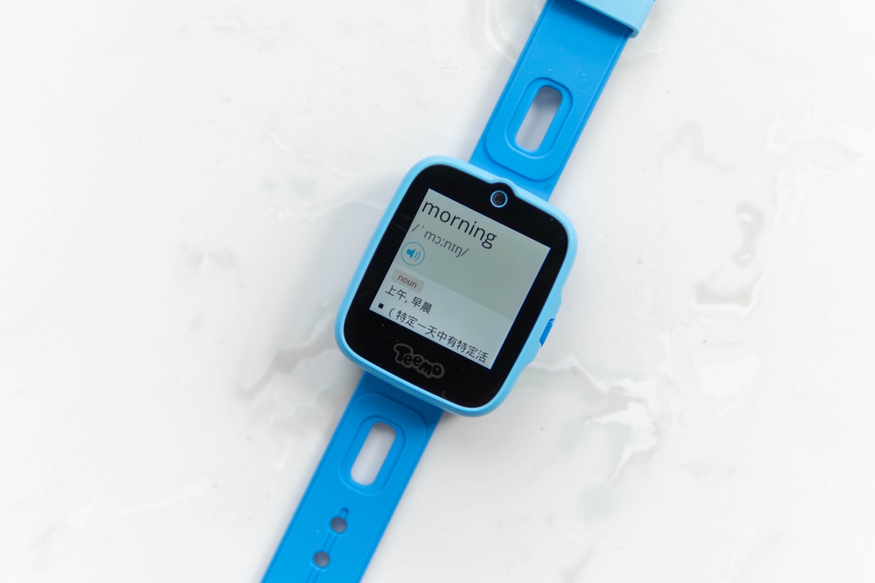 不在孩子身旁也守护安全，糖猫A10儿童电话手表，宝贝家长都喜欢