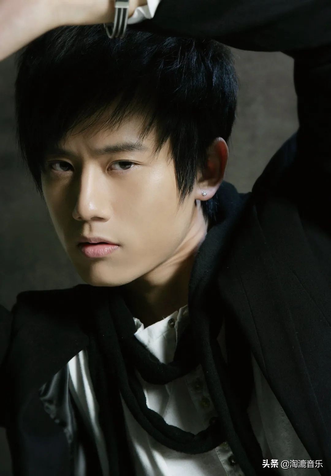 张杰出道16年零绯闻,出道15年的张杰有多强