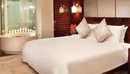 女票在胖圈发“我想买可乐”，赶紧给她发去一张烫手情侣酒店清单