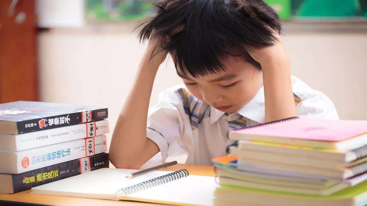 发现孩子抄作业家长应该怎么处理,发现孩子抄别人作业怎么教育