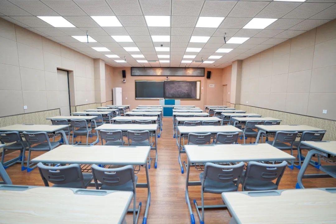 空中田径场的大学,中山市永安中学空中足球场