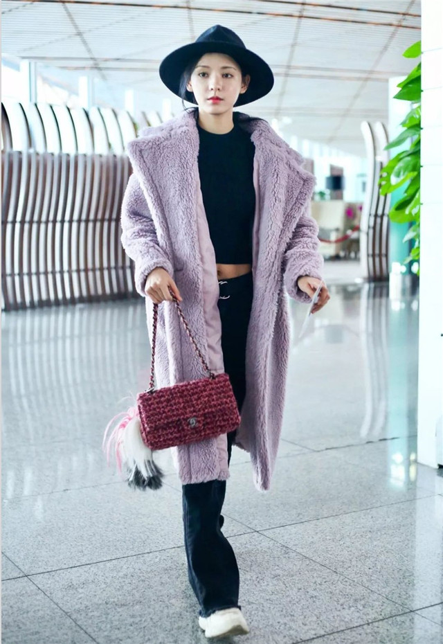 发量少穿大衣怎么扎头发,冬天衣服厚头发怎么扎温柔简单