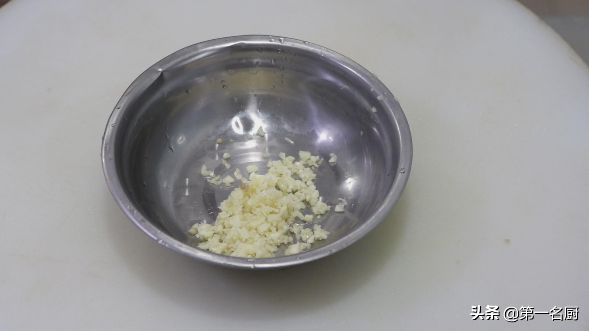 凉拌菜好吃有技巧，掌握调料的比例和方法，在家就能做出饭店味道