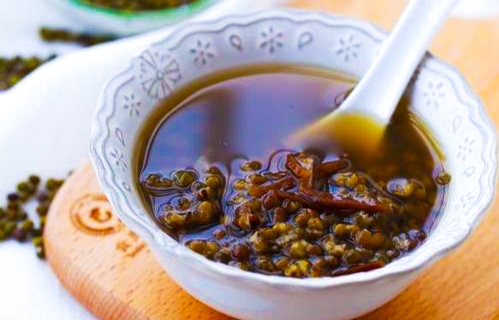 煮出颜色碧绿的绿豆汤的正确方法,怎么煮出来的绿豆汤不会变颜色