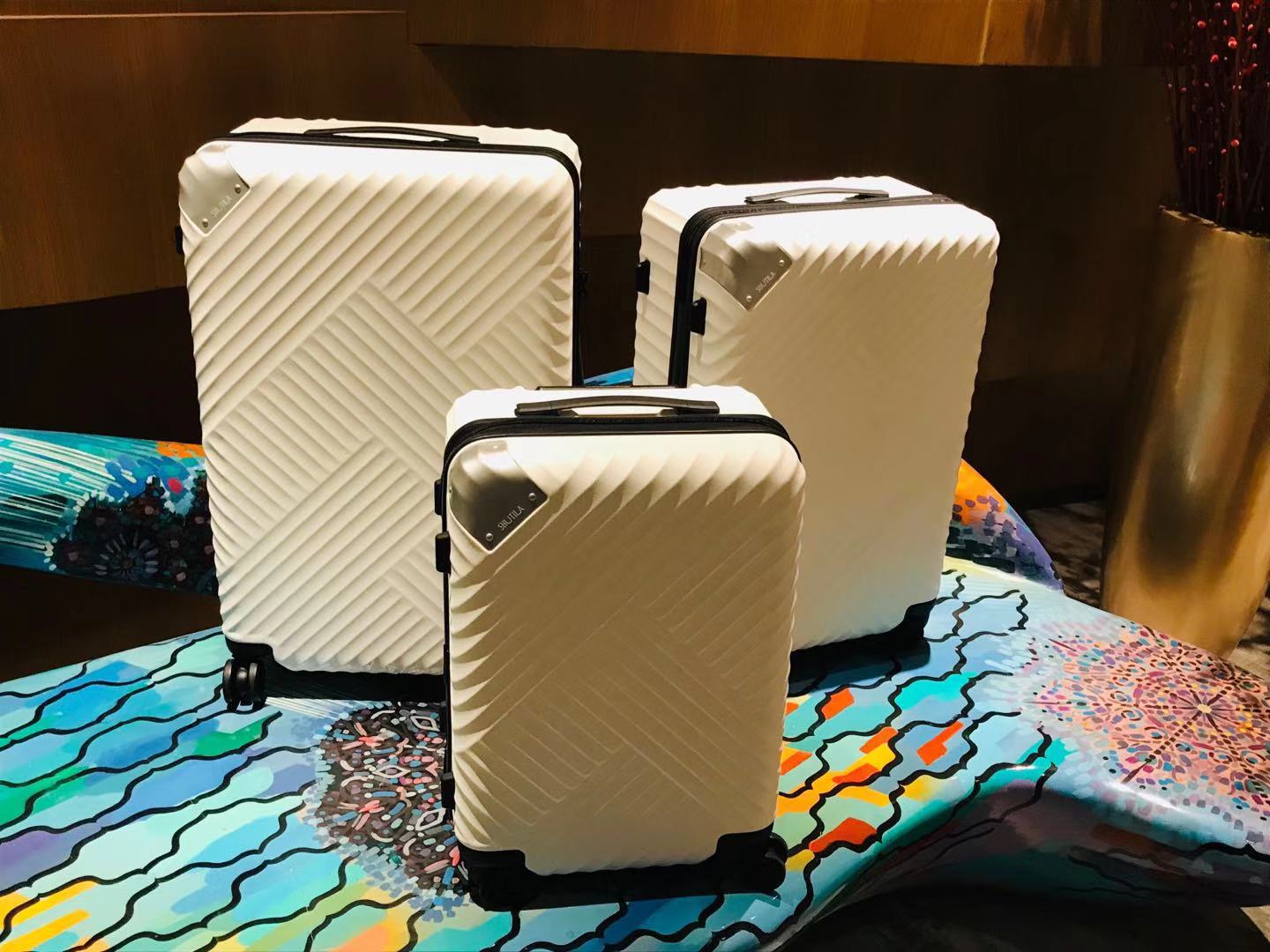 旅行箱告诉你一个秘密,旅行箱的轮子是怎么上的