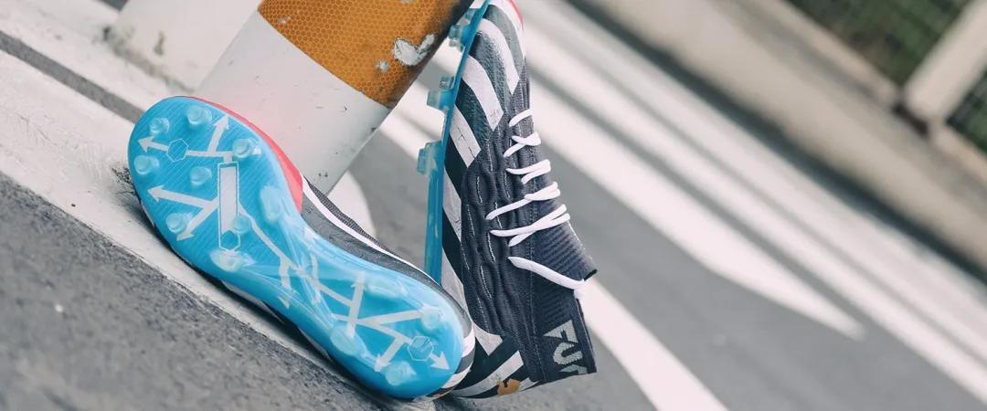 足球世界最新更新,足球最新球鞋