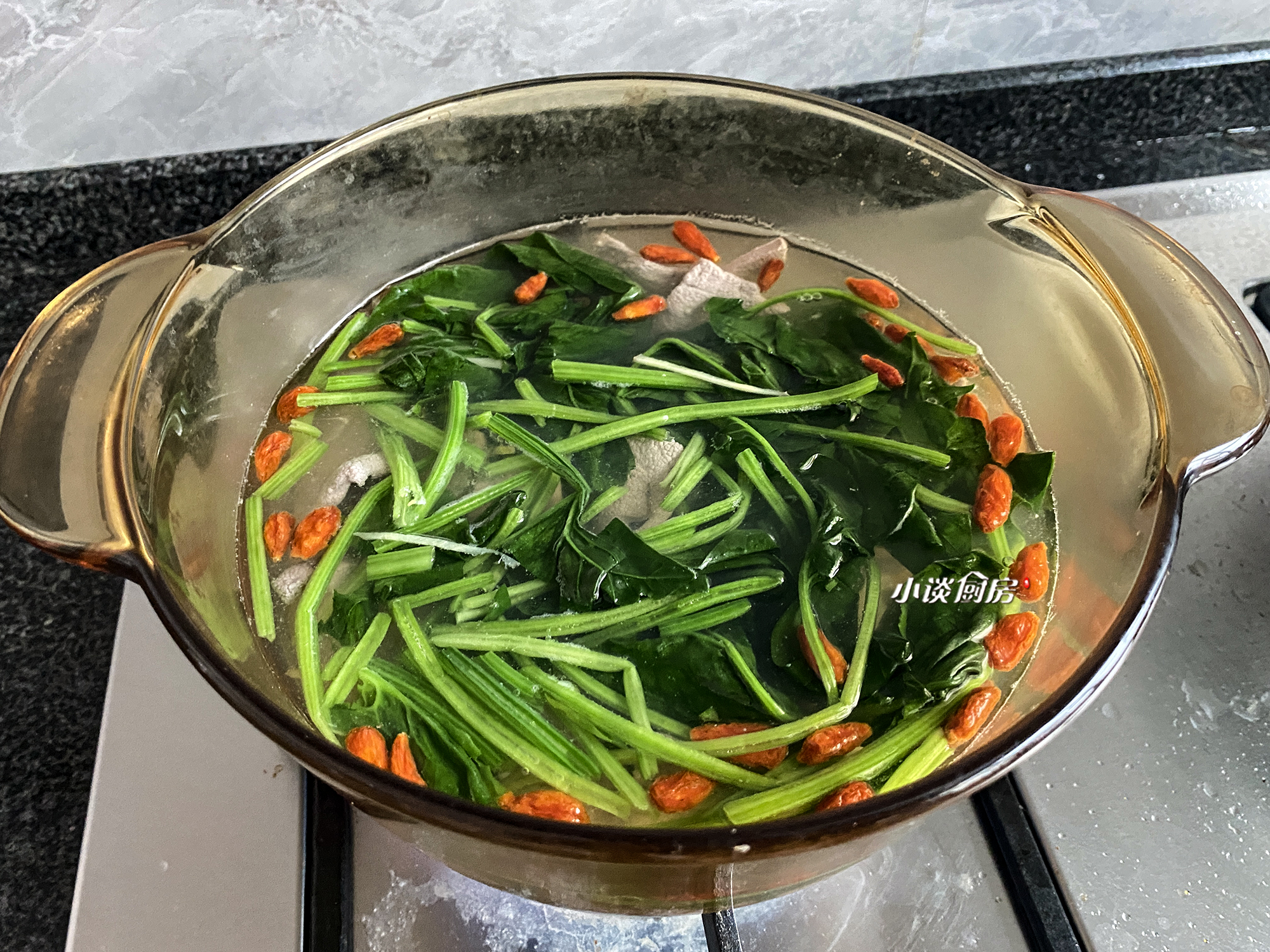 用眼多度,记得喝这碗“护眼汤”,富含维生素A,学生*党**要常喝