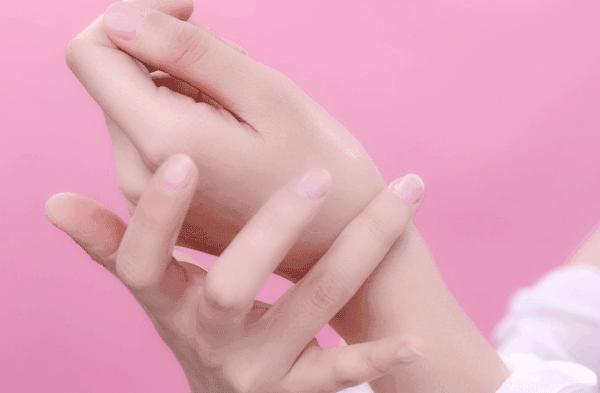 百年老牌马应龙又放大招，把眼纹收拾得服服帖帖，没有年龄感