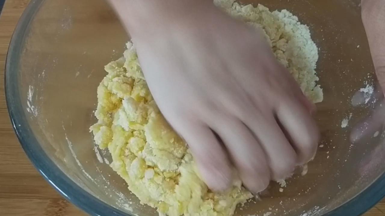 面粉里加鸡蛋怎么做饼,鸡蛋面粉饼怎么做松软好吃