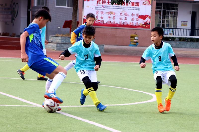 天下足球谁与争锋高清完整版,足坛谁与争锋