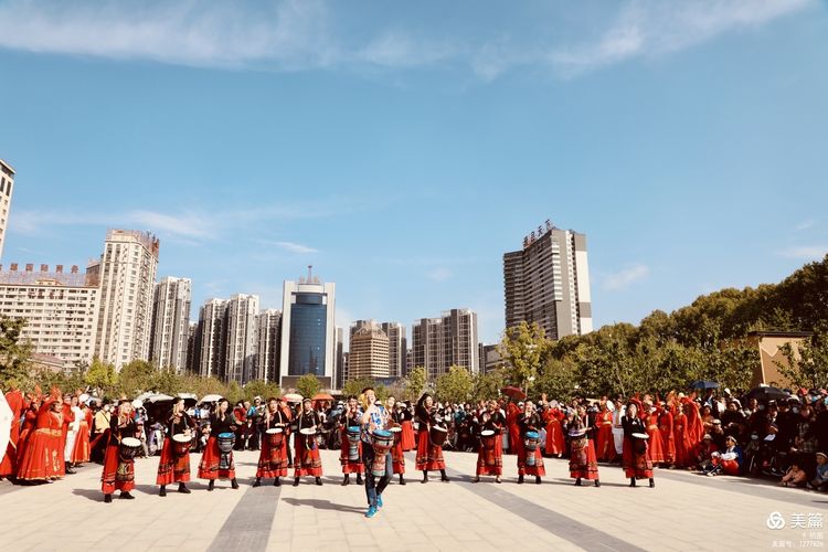 洛阳牡丹广场新疆舞视频,洛阳牡丹广场爵士舞