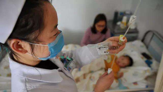 3岁女儿来月经，妈妈带女儿检查，“凶手”家家都有，一定保护好