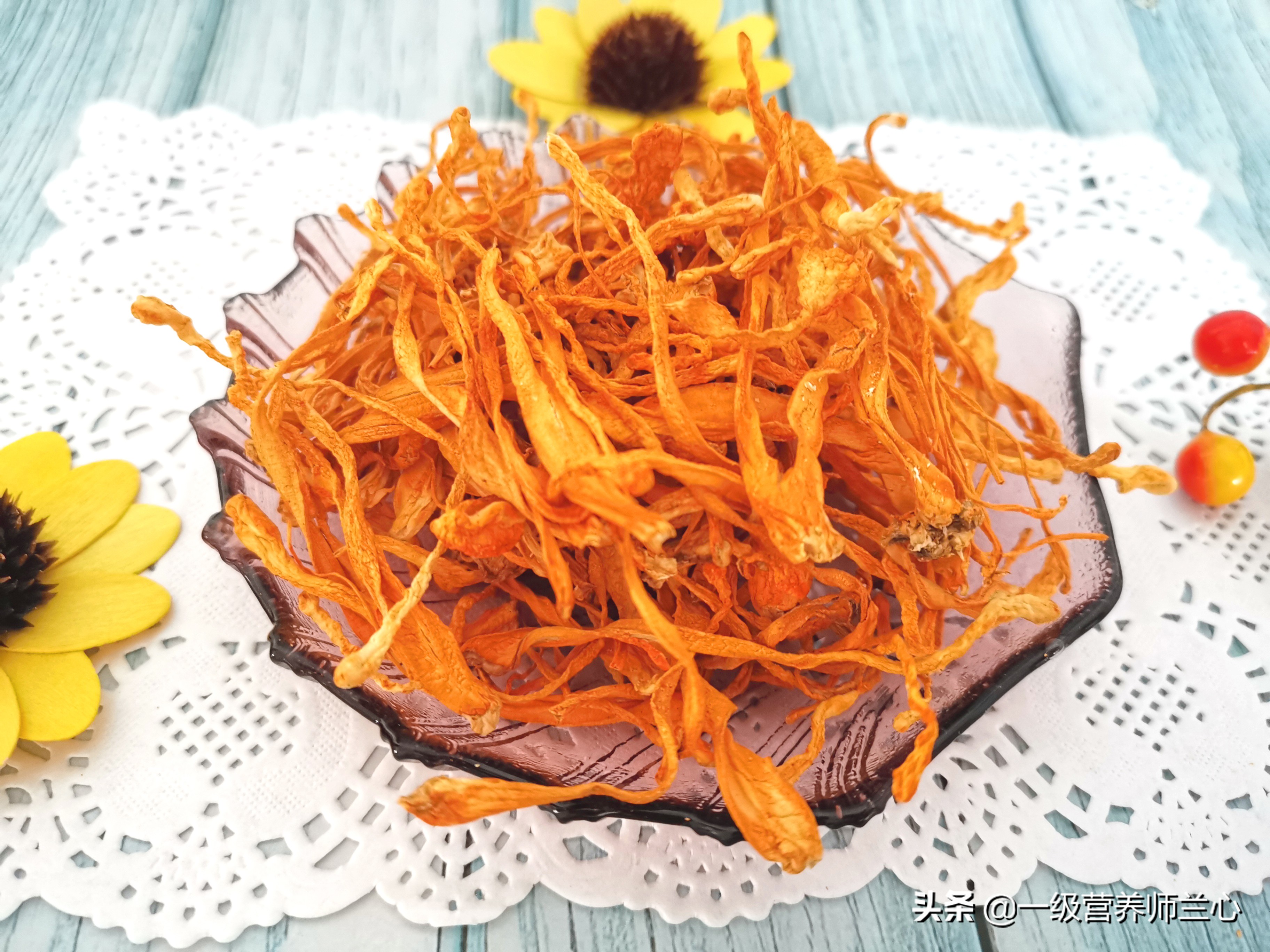 炖鸡汤鲜虫草花好还是干虫草花好,冬虫夏草和虫草花一起炖汤可以吗