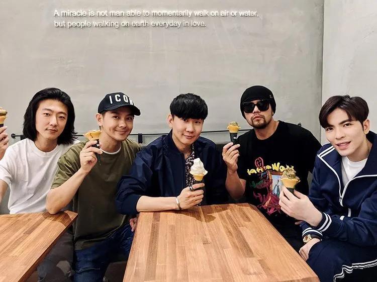 70后男明星戴什么表,青春感少年戴什么样的表