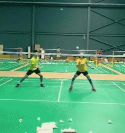 打羽毛球前热身动作防止膝盖受伤,跑步前保护膝盖热身运动视频