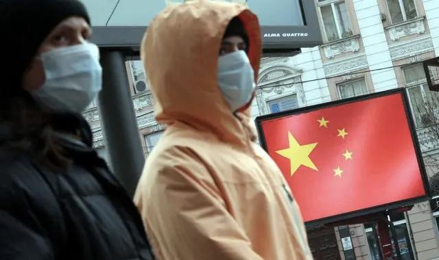 全球近80名政要“中毒”,他在首相确诊后“溜走”