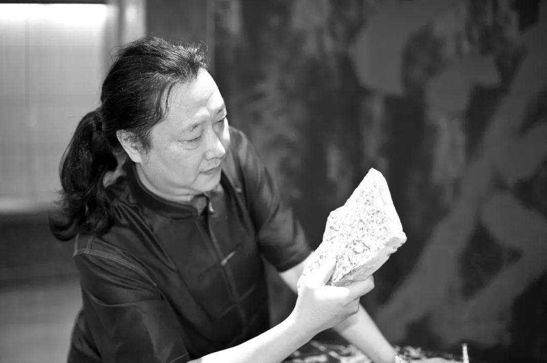 他，专注瓷砖领域做设计四十余年，上榜实至名归