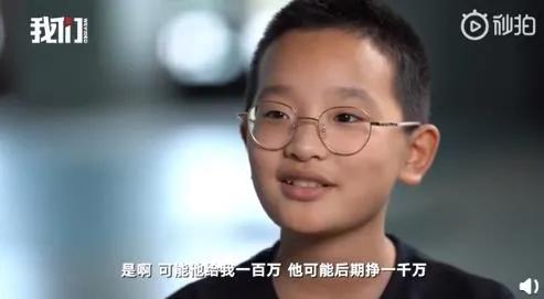 别让「假笑男孩」的悲剧,在她身上重演