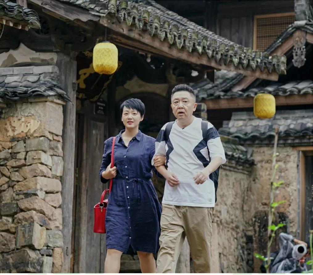 于谦老婆白慧明个人资料,于谦媳妇白慧明比于谦小多少