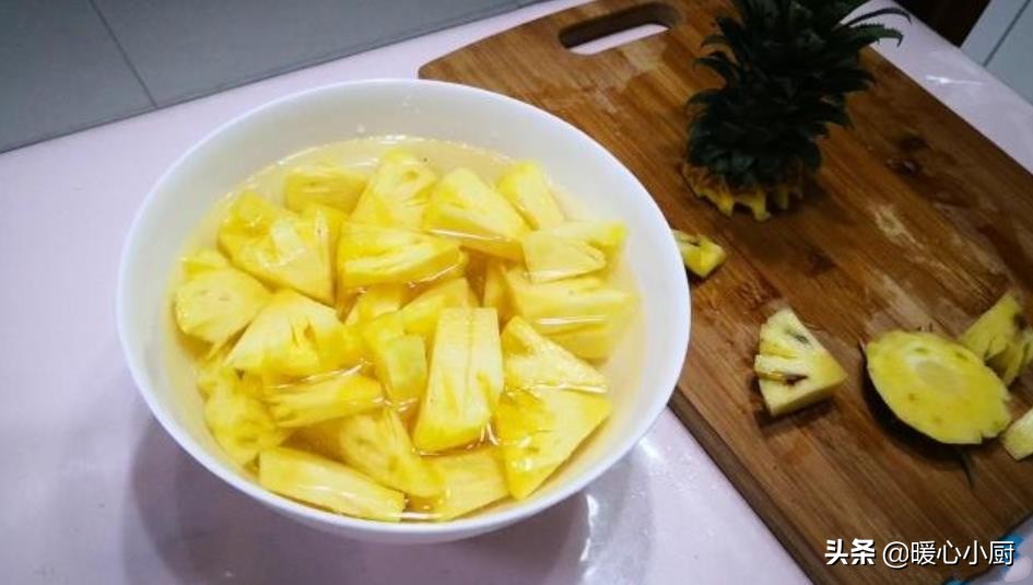 菠萝不用盐水泡吃怎么样,吃菠萝用不用盐水泡