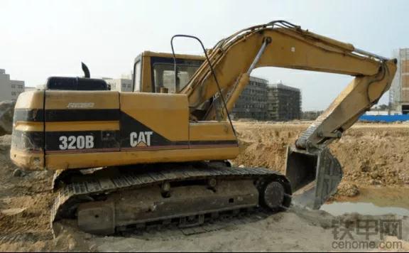 机王依旧不输国产机，23年老兵不死，卡特320V不愧为一代神机