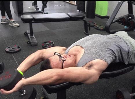 1对哑铃练全身只练力量,1对哑铃6个动作每天1次适合上班族