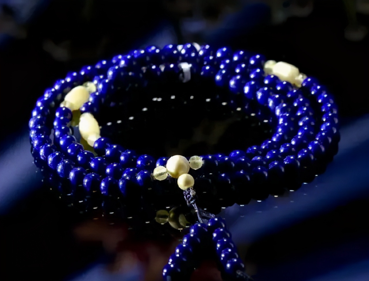 青金石珠链颜色如何搭配,青金石怎么搭才最洋气