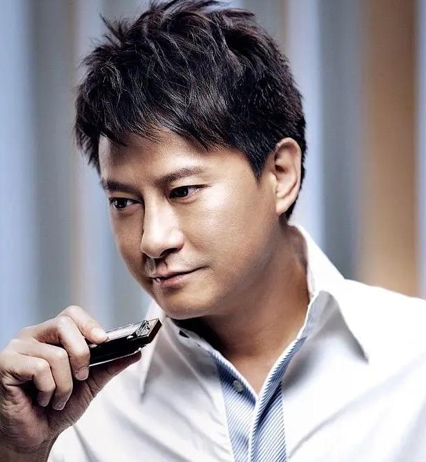 裴佩十八岁的天空,18岁的天空裴佩老师图片