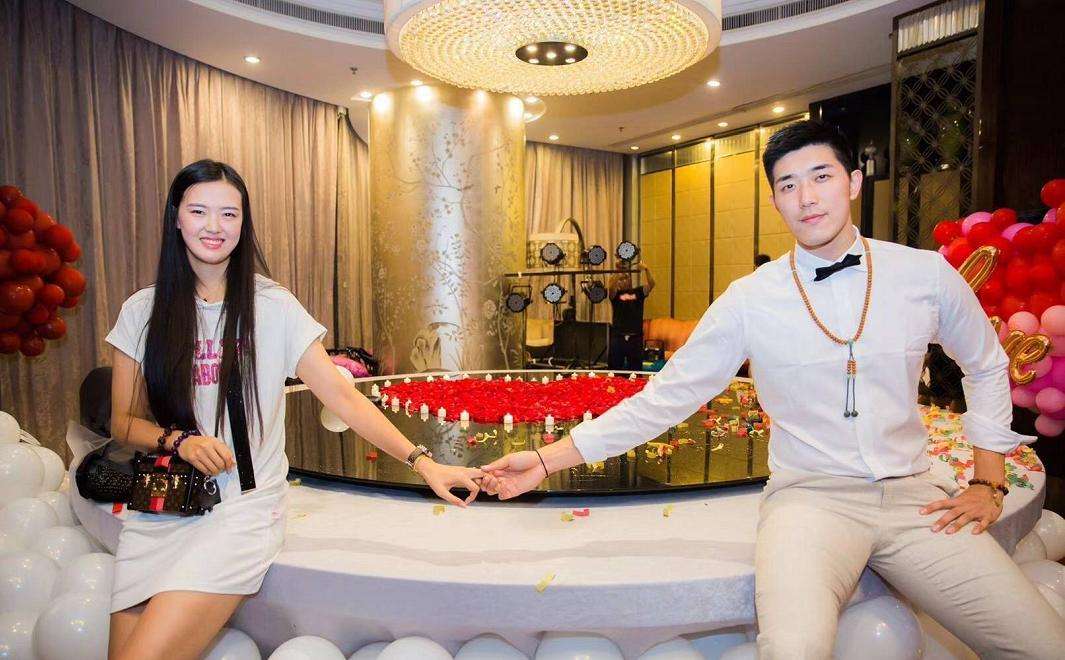 女排张常宁冠军体育精神精彩瞬间,女排张常宁全家福父亲节