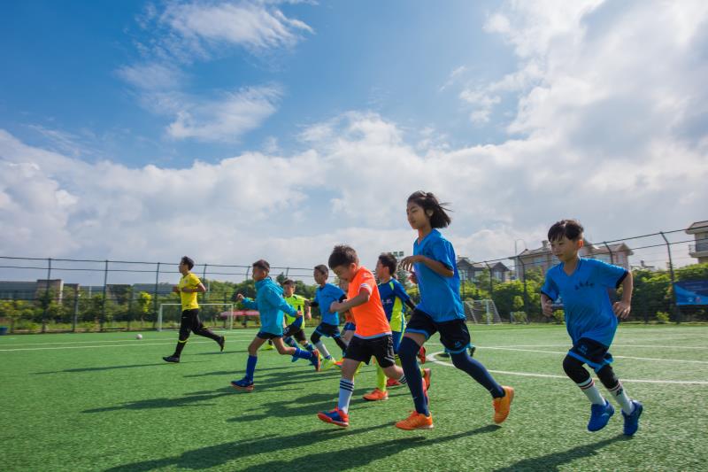 零基础儿童足球训练课,足球免费体验