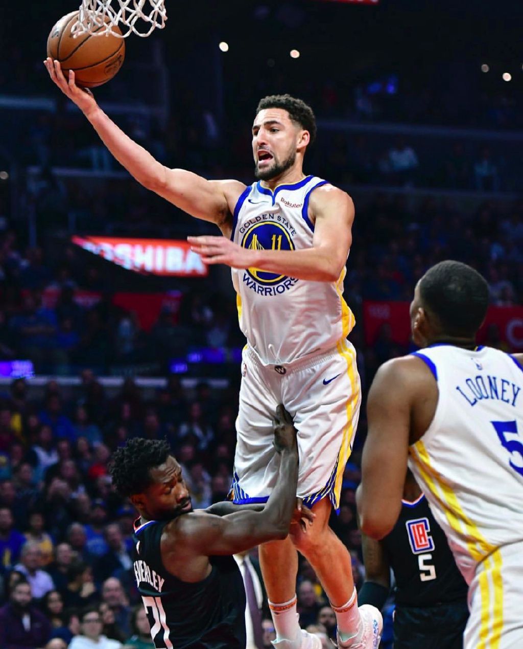 林书豪在湖人被采访的搞笑视频,林书豪篮球搞笑时刻