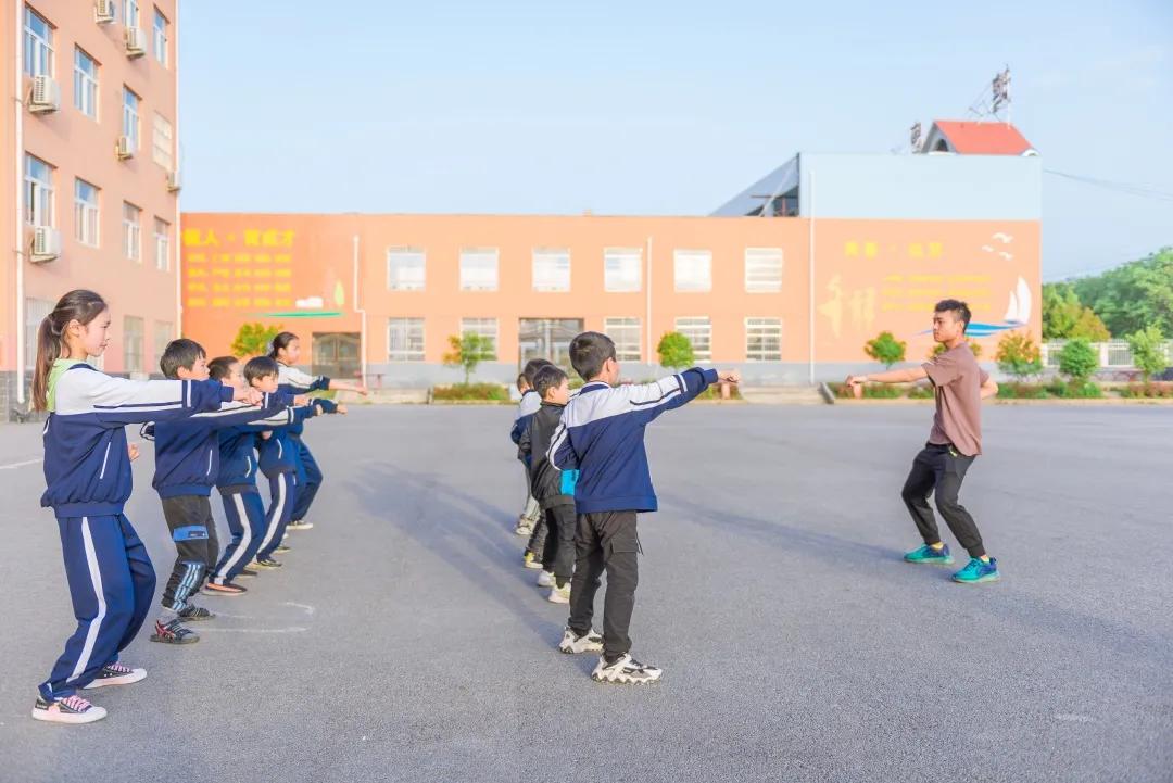 足球、跆拳道、葫芦丝、舞蹈唐河育才实验学校兴趣班趣味无极限