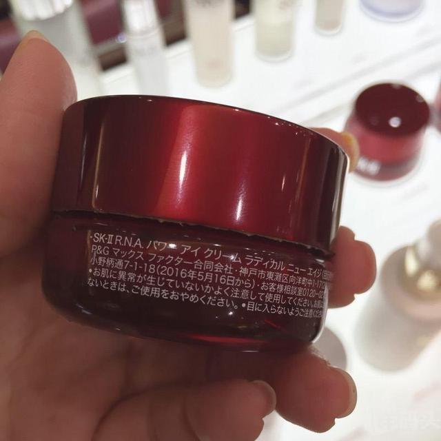 美白去黑眼圈效果最好的几款眼霜,什么眼霜可以使眼凹陷变平滑