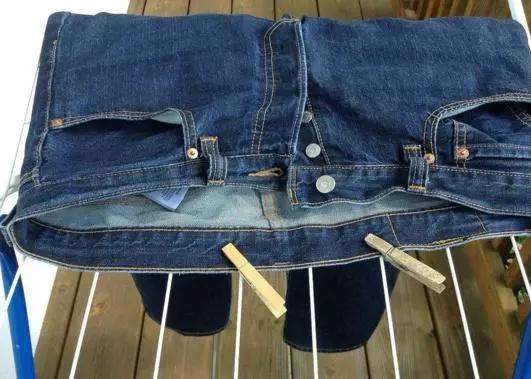 牛仔裤一刷就掉色严重怎么弄,牛仔裤掉色教你一招轻松解决